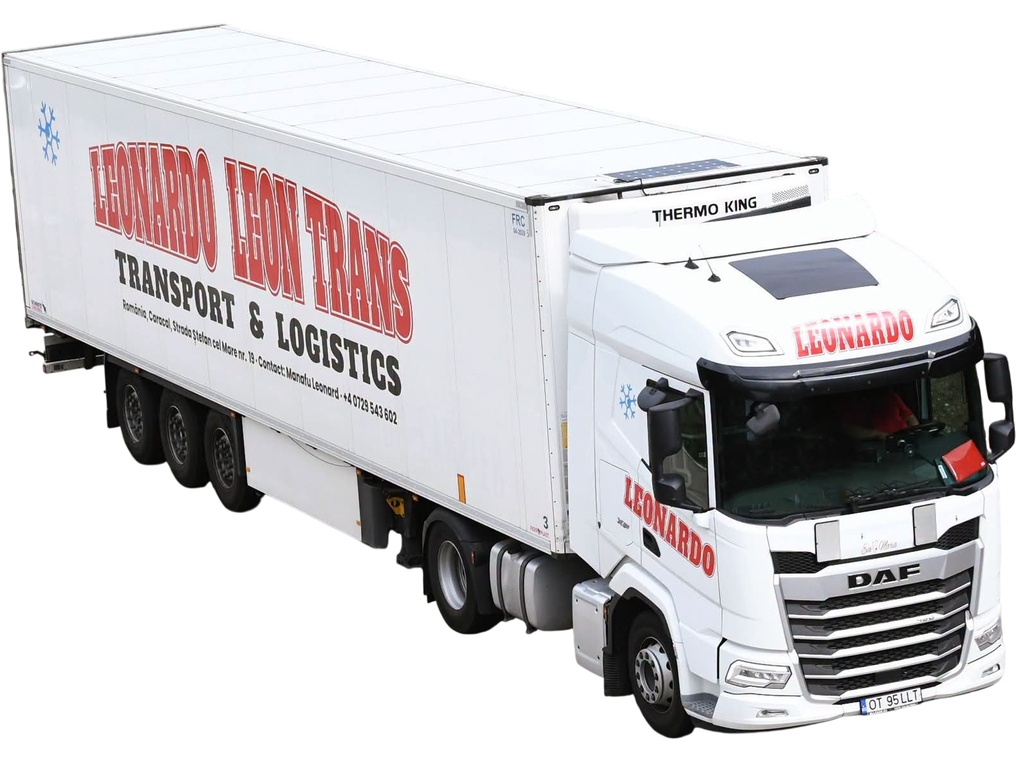 Camion DAF modern si semiremorca frigorifica inscriptionate cu datele si logo-ul Leonardo Leon Trans