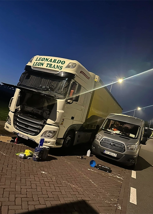 Camion din flota noastra ce a fost reparat datorita mecanicilor si dubei de service mobil ce o detinem